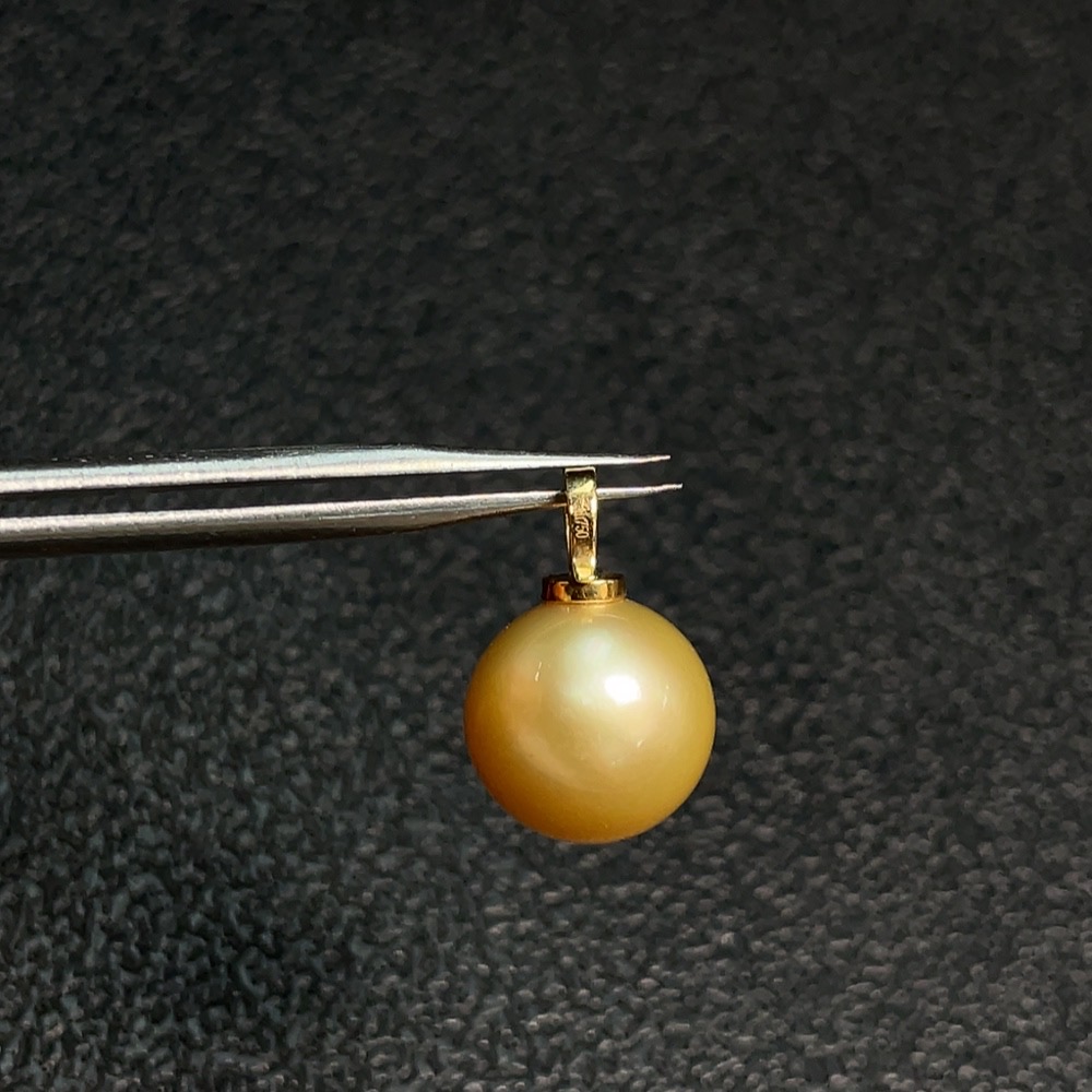 C31657604 Seawater pearl color origin undetermined, non-diamond, 18K gold, total weight approx. 2.39g, size approx. 11.2mm