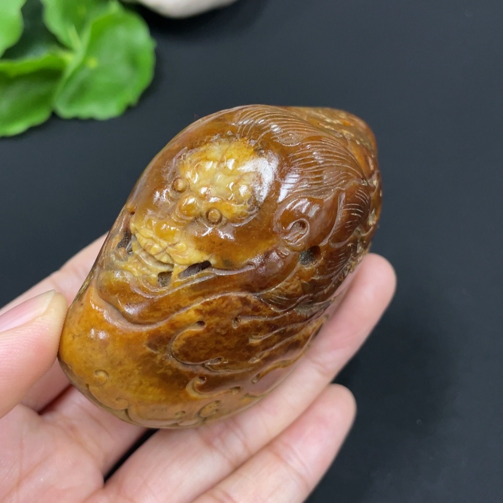 H29352154 Hetian Jade Handheld Carving - Auspicious Beast - Undetermined Skin Color Origin, Contains Other Mineral Components, Total Weight Approximately 168.2g