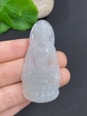 F42968120 翡翠度母挂件 货品总重约13.5克