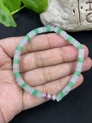 F46596452 翡翠手串 卡4.8mm左右 货品总重约9.74g 非金