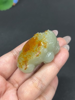 H40795402 和田玉挂件 三脚金蟾 货品总重约45.4g 皮色成因未定