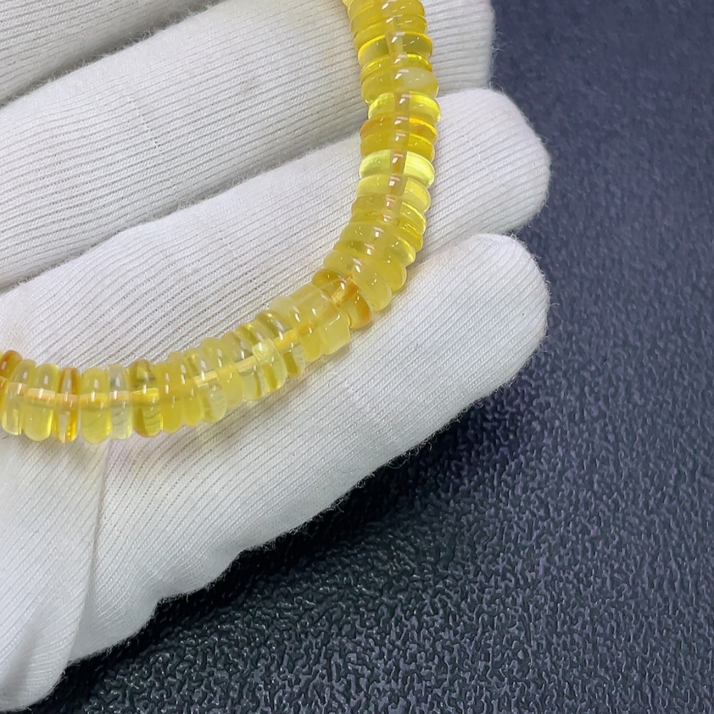 C30508749 Amber and Beeswax Bracelet Total Weight Approx. 7.88g Size About 7.9mm
