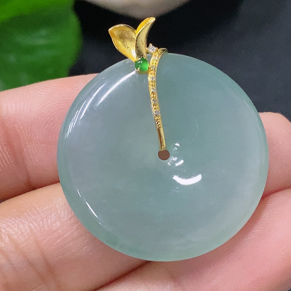 F35116494 Jadeite Pendant Peace Buckle with 18K Gold and Diamond Accents, Total Weight Approximately 8.36g