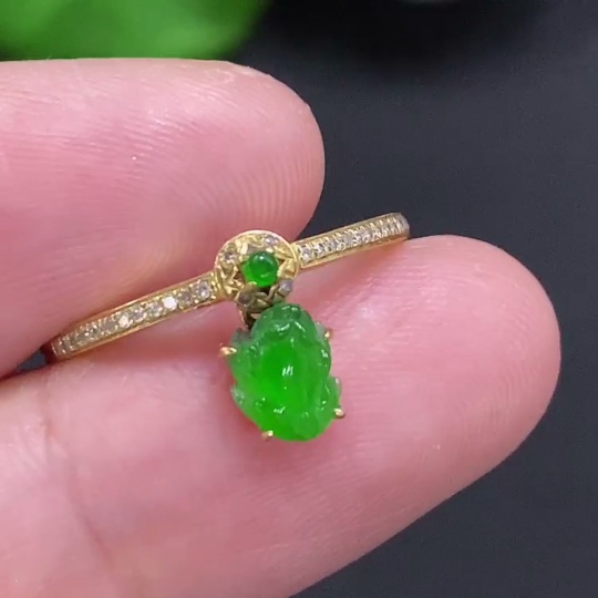 F33932394 Jadeite inlaid ring 18K gold size 14 total weight approx. 1.4g (with diamond accents)
