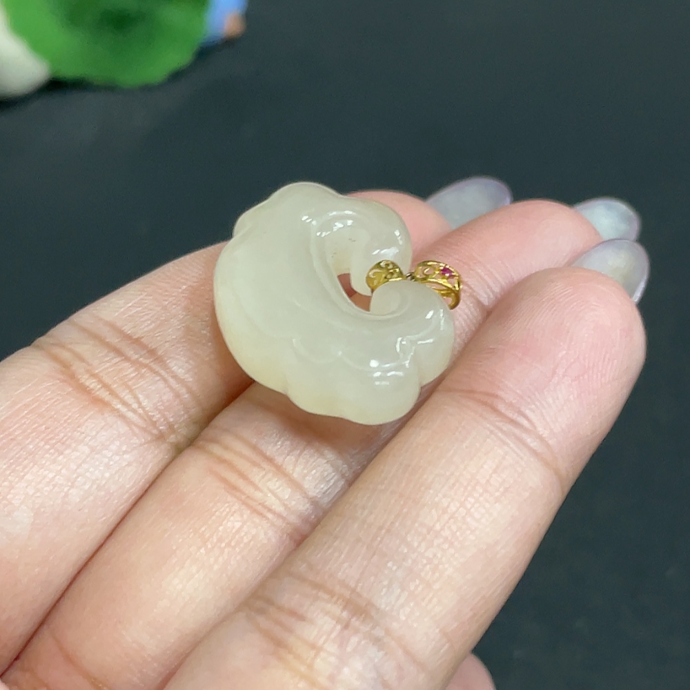 H34957083 Hetian Jade Inlaid Pendant Ruyi Total Weight About 7.9g 18k