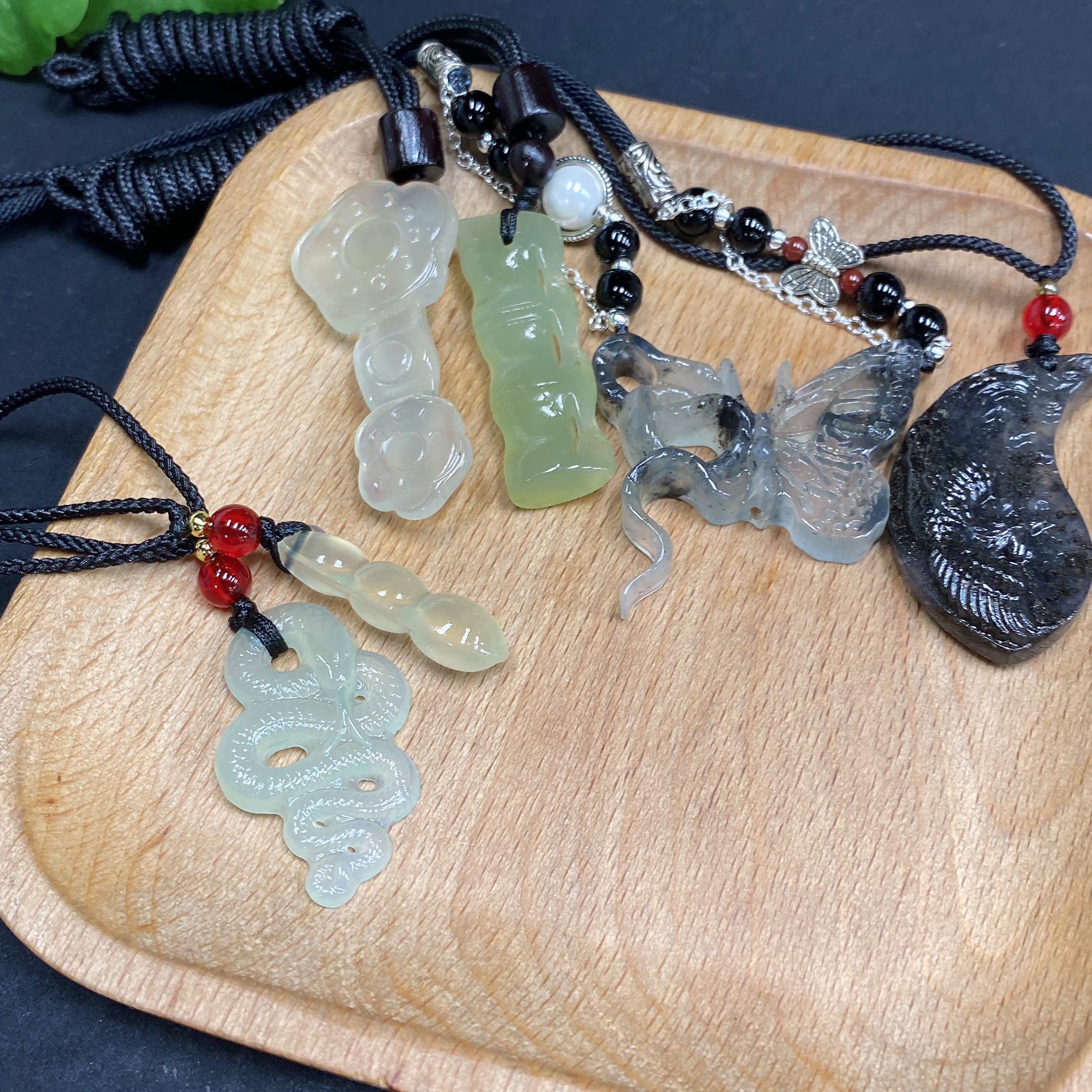 H34970573 Xiuyu (Serpentine Jade) Pendant