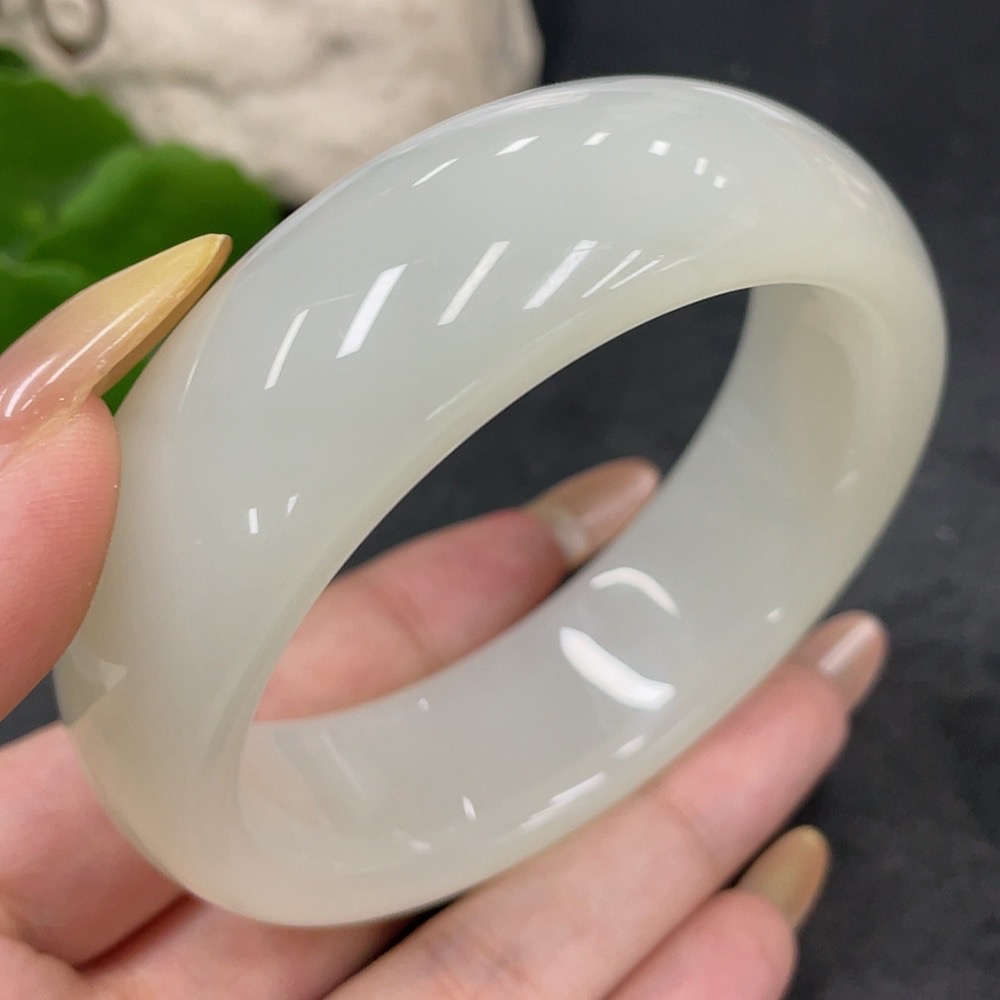 H32798056 Hetian Jade Round Bracelet Size 59.6 Total Weight Approx. 93.3g