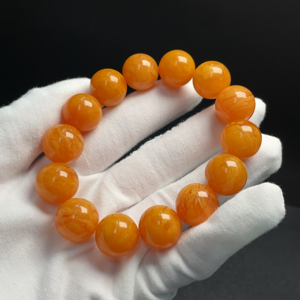 C34009947 Amber Beeswax Bracelet Total weight about 30.13g Size about 15.7mm Color origin undetermined