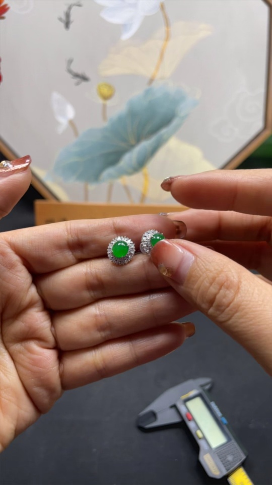 F26031151 Jadeite Cabochon Earrings Set in 18K Gold, Total Weight Approx. 2.6g