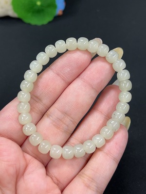 H42979533 和田玉手串 卡6.7mm左右 货品总重约15.6g