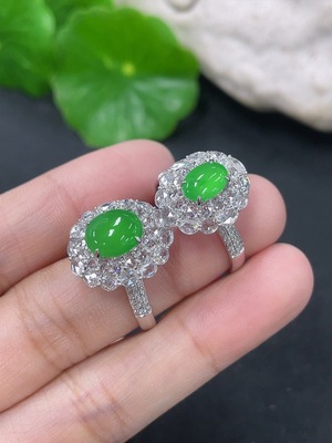 F46551726 翡翠镶嵌戒指 18k 配镶钻石 货品总约重8.2g（一手）