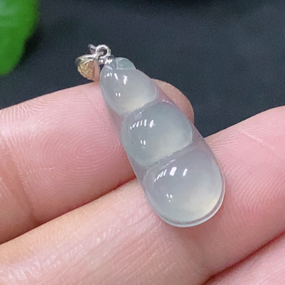 F32733882 Jadeite Pendant Lucky Bean with 18K Gold and Diamond Accents, Total Weight Approx. 1.3g