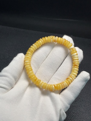 C27132170 Amber and Beeswax Bracelet, Total Weight Approx. 7.90g, Bead Size 8mm