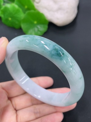 F41906793 翡翠正圈手镯 圈口57.3mm 货品总约重59.24g