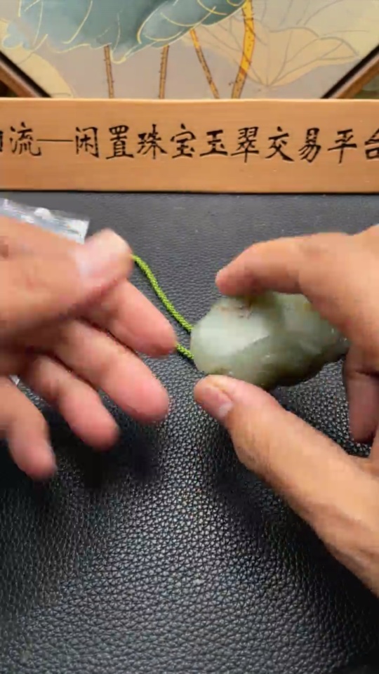 H34054813 Hetian Jade Seed Material Handheld Piece Auspicious Beast