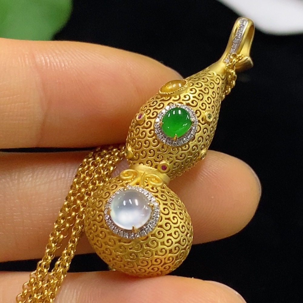 F34976089 Jadeite Inlaid Pendant 18k with Diamond Accents Total Weight Approx. 7.63g (Including Chain) Yellow Bead Color Origin Undetermined