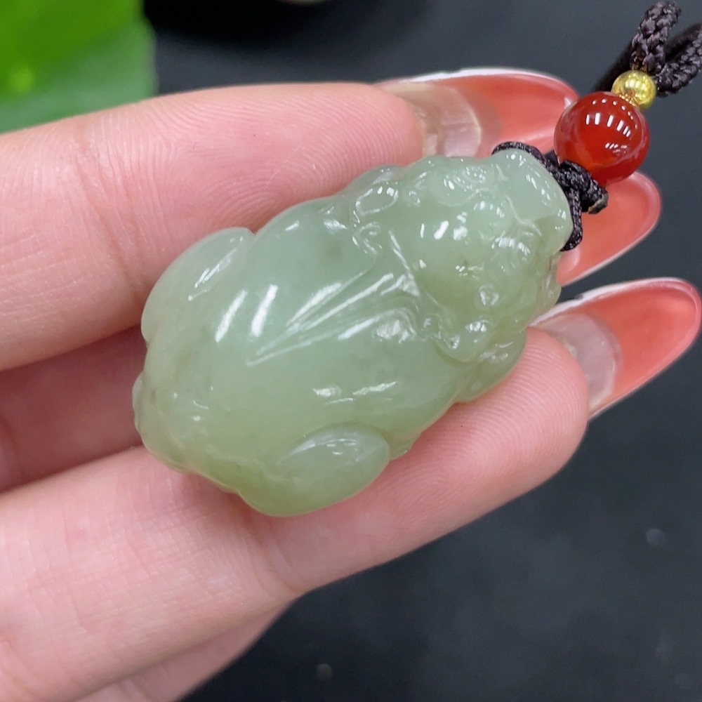 H34053560 Hetian Jade Pendant Pi Xiu