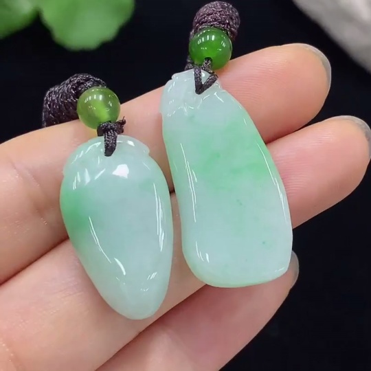 F30500610 Jadeite Pendants Sell as a Lot