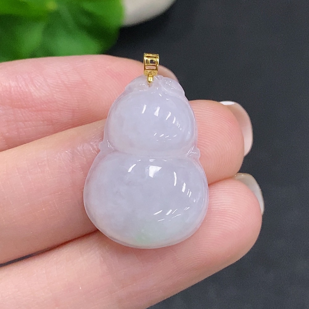 F34035262 Jadeite Gourd Pendant with 18k Gold Clasp, Total Weight Approx. 4g