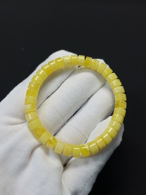 C46536003 琥珀蜜蜡手串 货品总重约6.81g 卡7mm左右