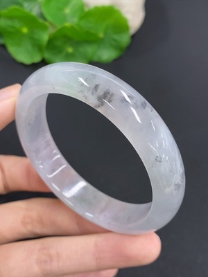 F41933913 翡翠正圈手镯 货品总重量约49.2克 圈口55