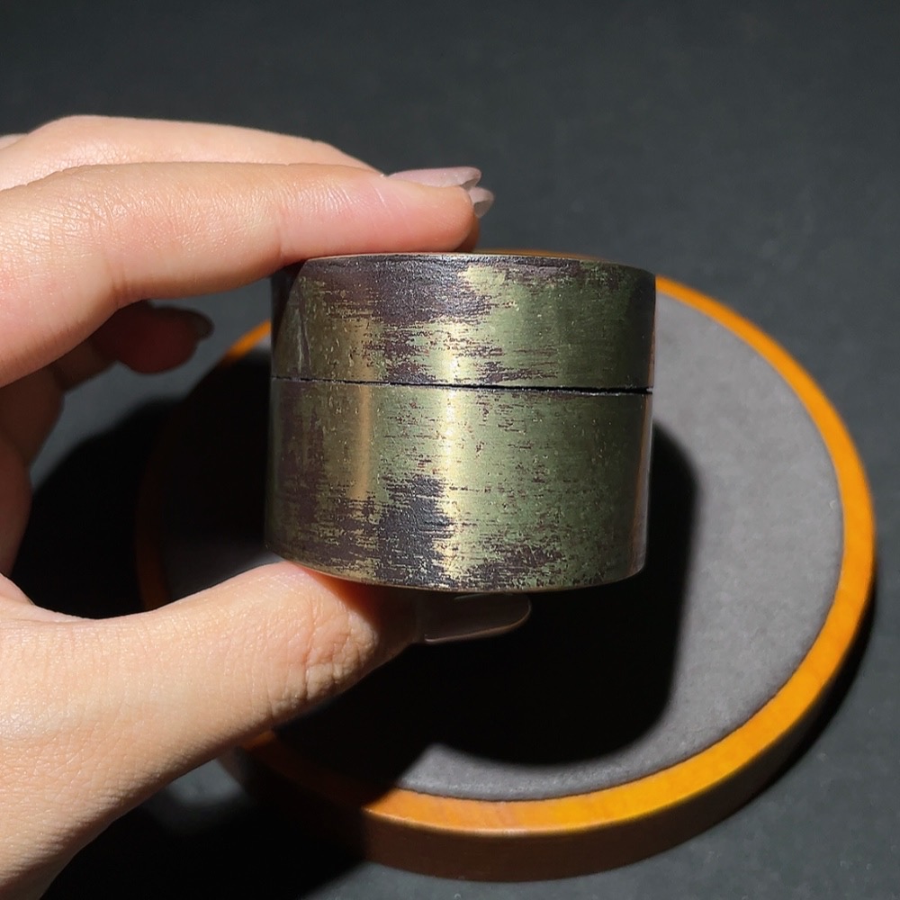 W34987510 Late Qing Dynasty and Republic of China period brass scholar's ink box with fine engraving and rich patina, miscellaneous category