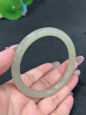 H41922133 和田玉圆条手镯       圈口60   货品总重约31g