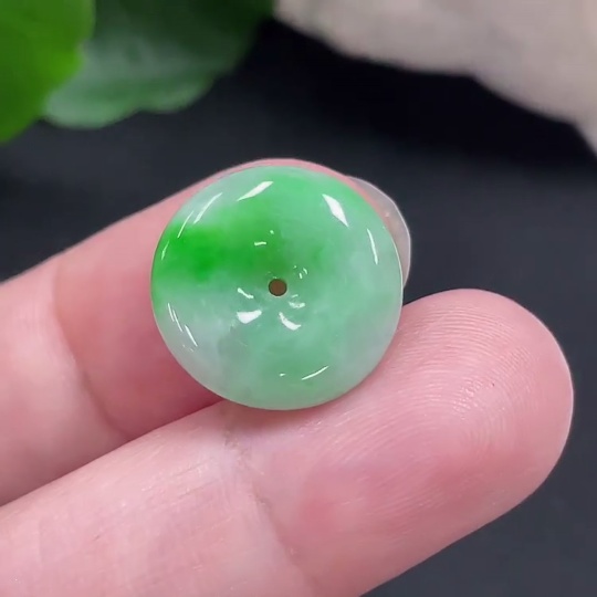 F31593209 Jadeite Peace Knot Pendant Total Weight Approx. 1.6g