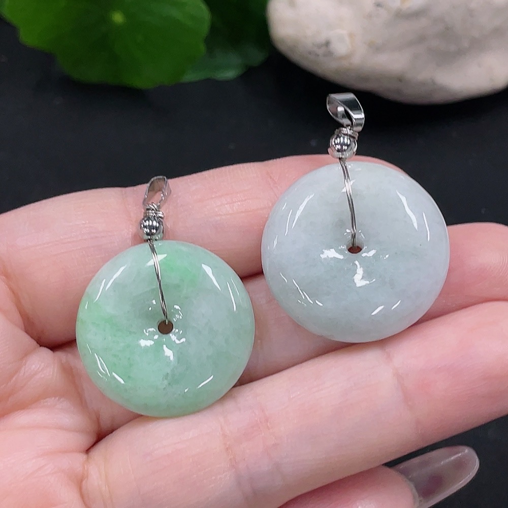 F34069648 Jadeite Peace Knot Pendant Non-Gold Inlaid