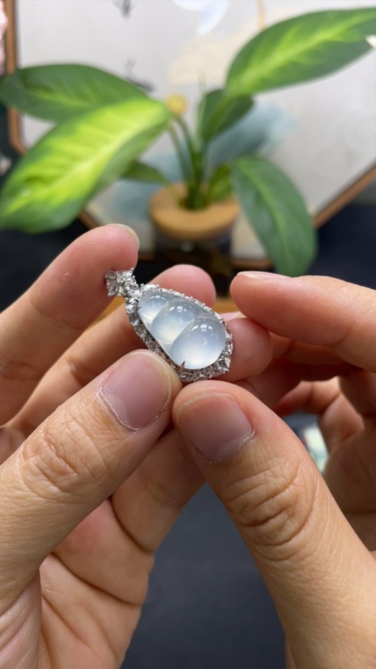 F33912634 Jadeite Mung Bean Pendant with 18k Gold and Diamond Accents, Total Weight Approx. 6.25g