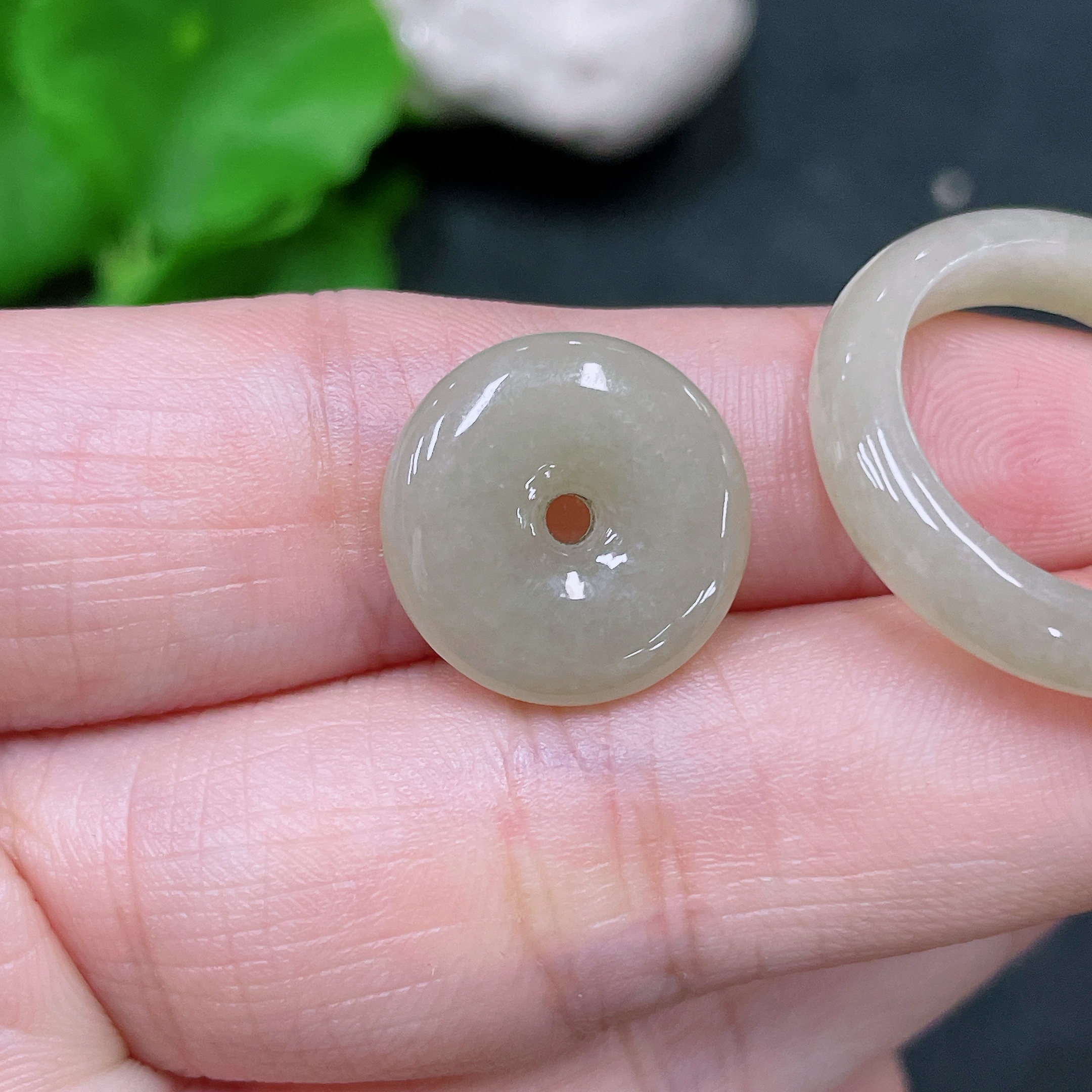 F32779778 Jadeite Pendant Mother-and-Child Buckle Color Origin Undetermined Total Weight Approximately 5.32g