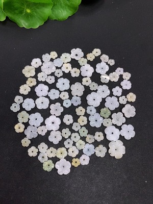 F41933978 翡翠樱花挂件一手走 货品总重量约26.3克（含小袋子）