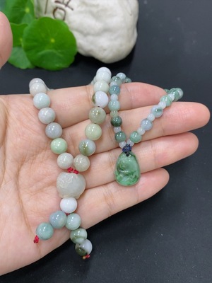 F46616485 翡翠手串一手走 货品总重量约40克 含其他矿物质