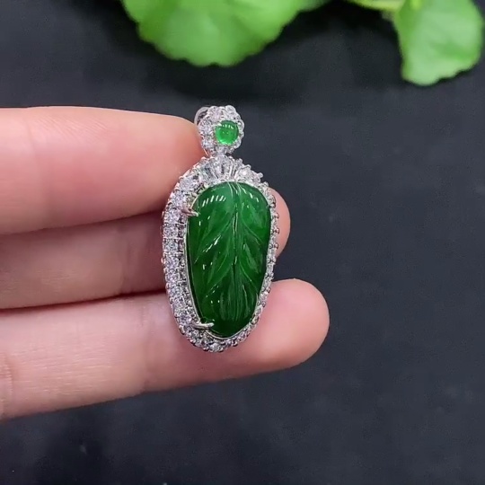 F30471470 Jadeite Leaf Inlaid Pendant Non-Gold Inlaid Total Weight Approximately 5.65g
