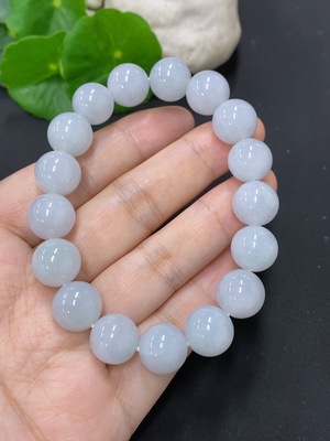 F46615910 翡翠手串 货品总重量约54.5克 卡12.3mm左右