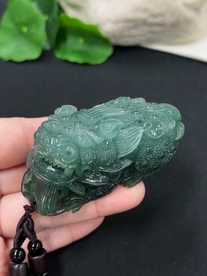 F43133347 翡翠貔貅挂件 货品总重约127.3克（含绳重）