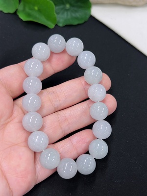 F46546386 翡翠手串 卡12mm左右 货品总约重49.7g