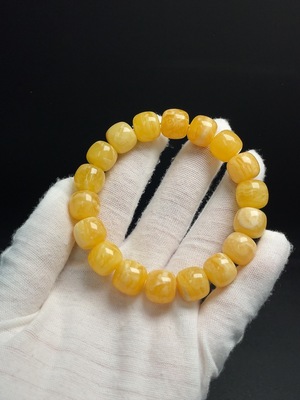 C26032758 Amber Beeswax Bracelet Approx. 12.5mm Total Weight Approx. 21.18g