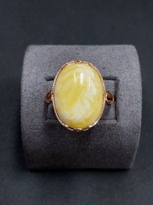 C16770113 Amber Beeswax Ring Adjustable 18K Gold Setting Total Weight Approx. 4.93g