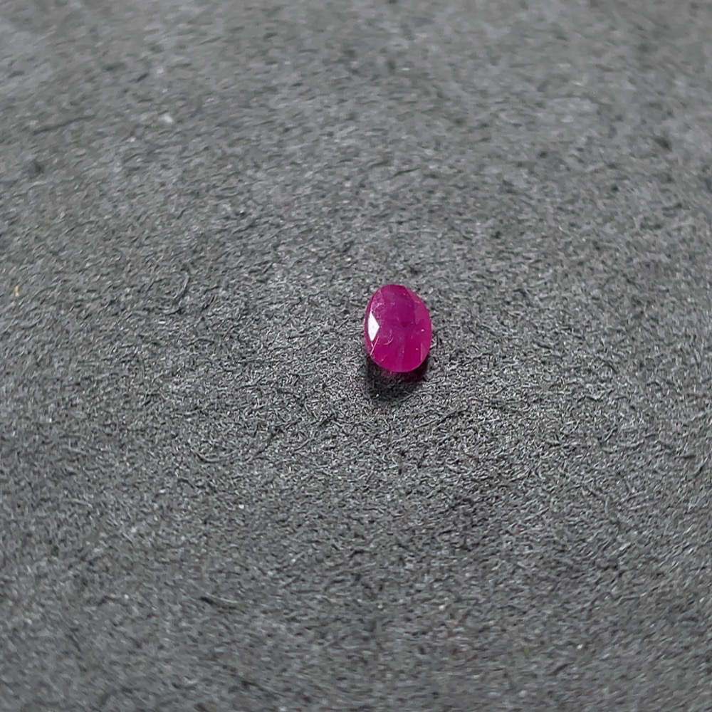 C31665105 Ruby Rough Stone Total Weight Approx. 0.645 Carat