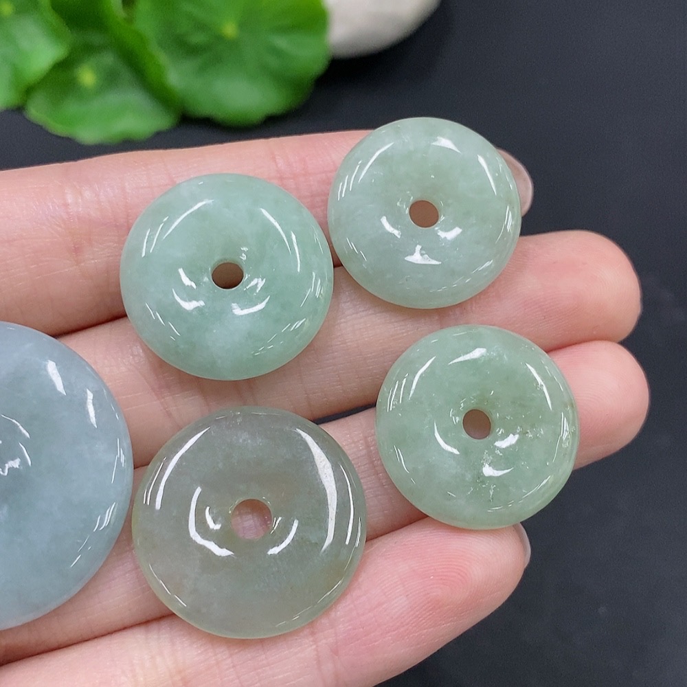 F28190712 JadeitePendant