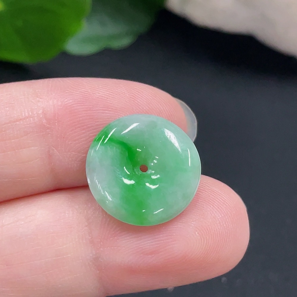 F31593209 Jadeite Peace Knot Pendant Total Weight Approx. 1.6g