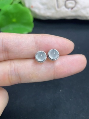 F46563593 翡翠耳饰 18k 配镶钻石 含耳帽 货品总重约1.63g