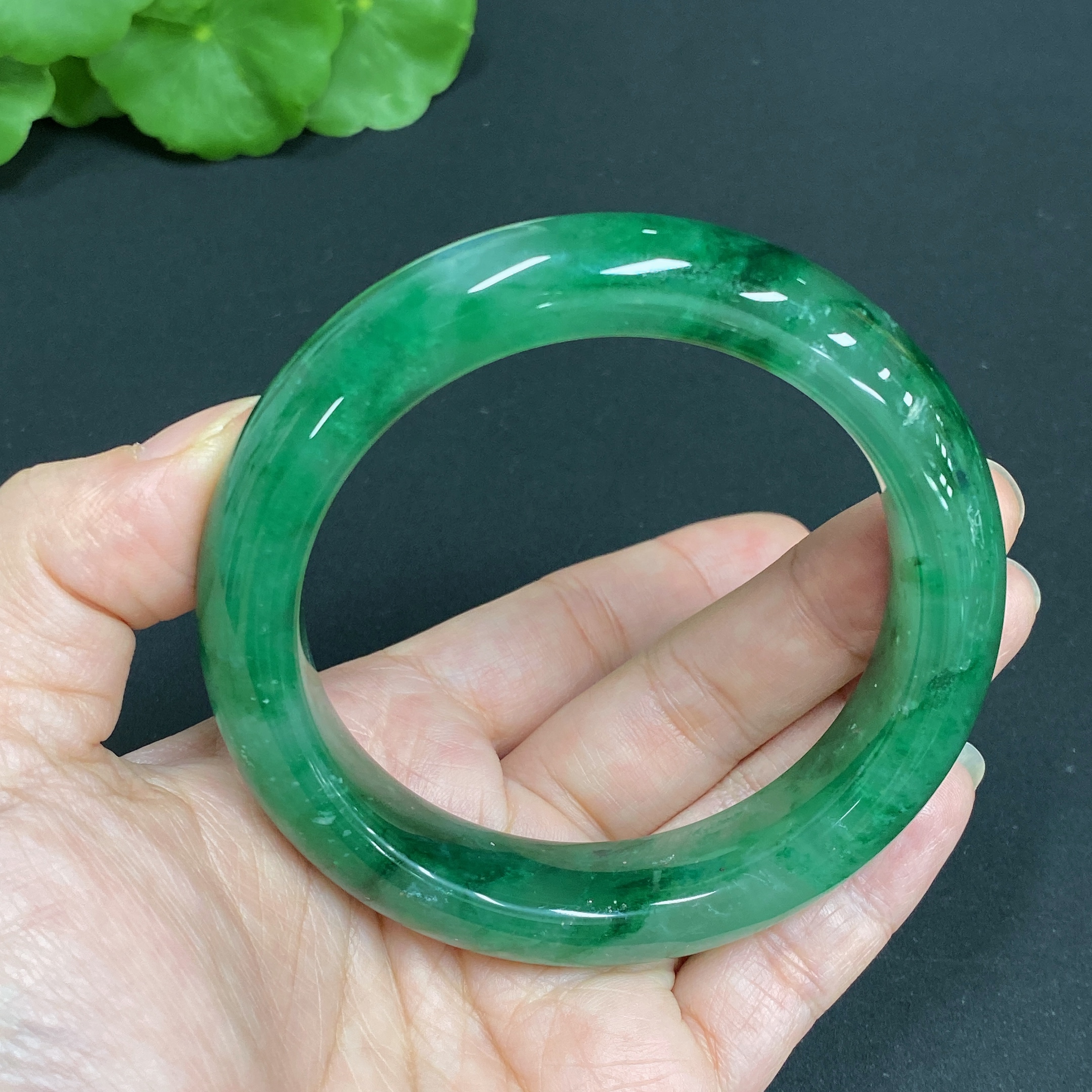 H34015501 African Emerald (Dulong Jade) Round Bracelet