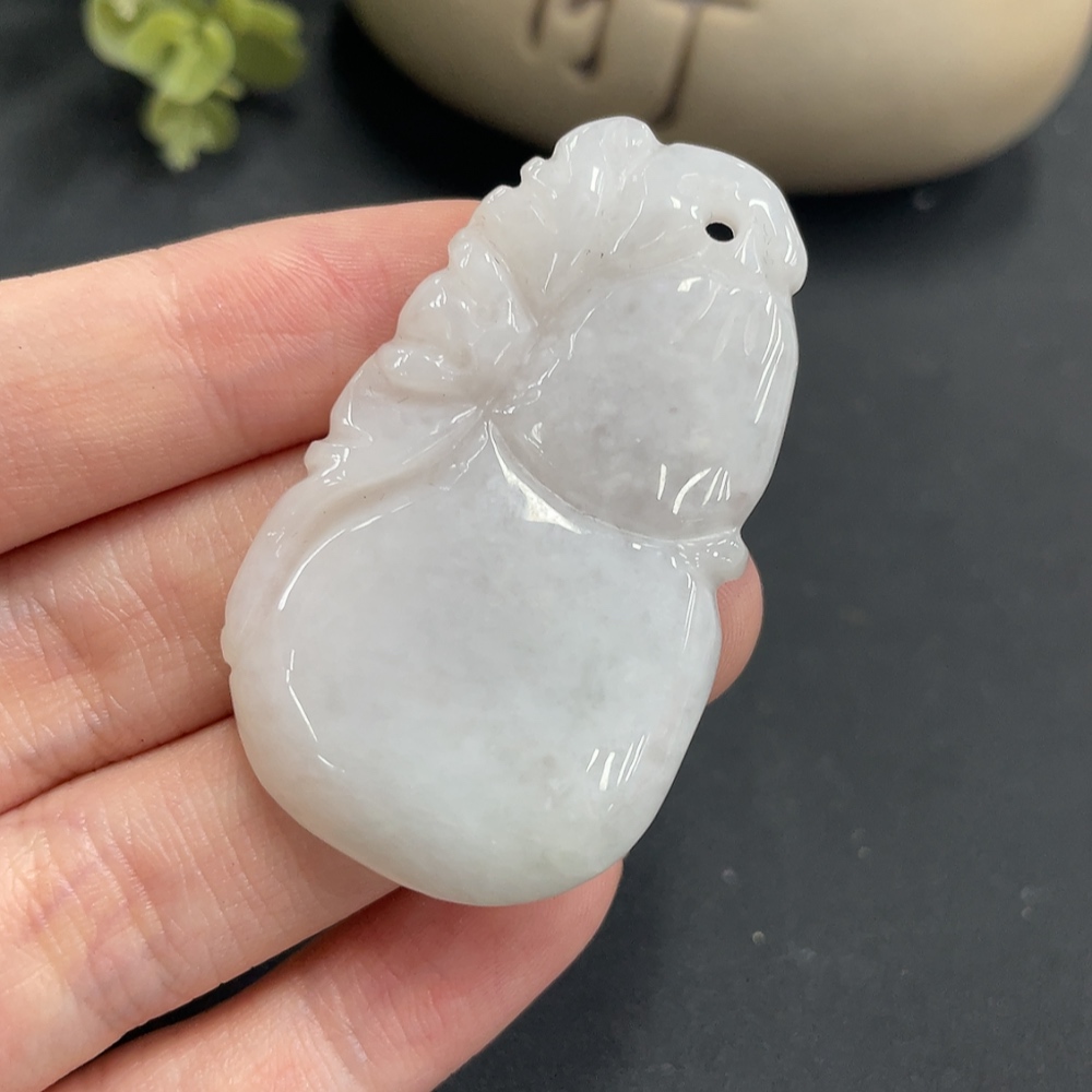 F10123408 Jadeite Pendant Gourd