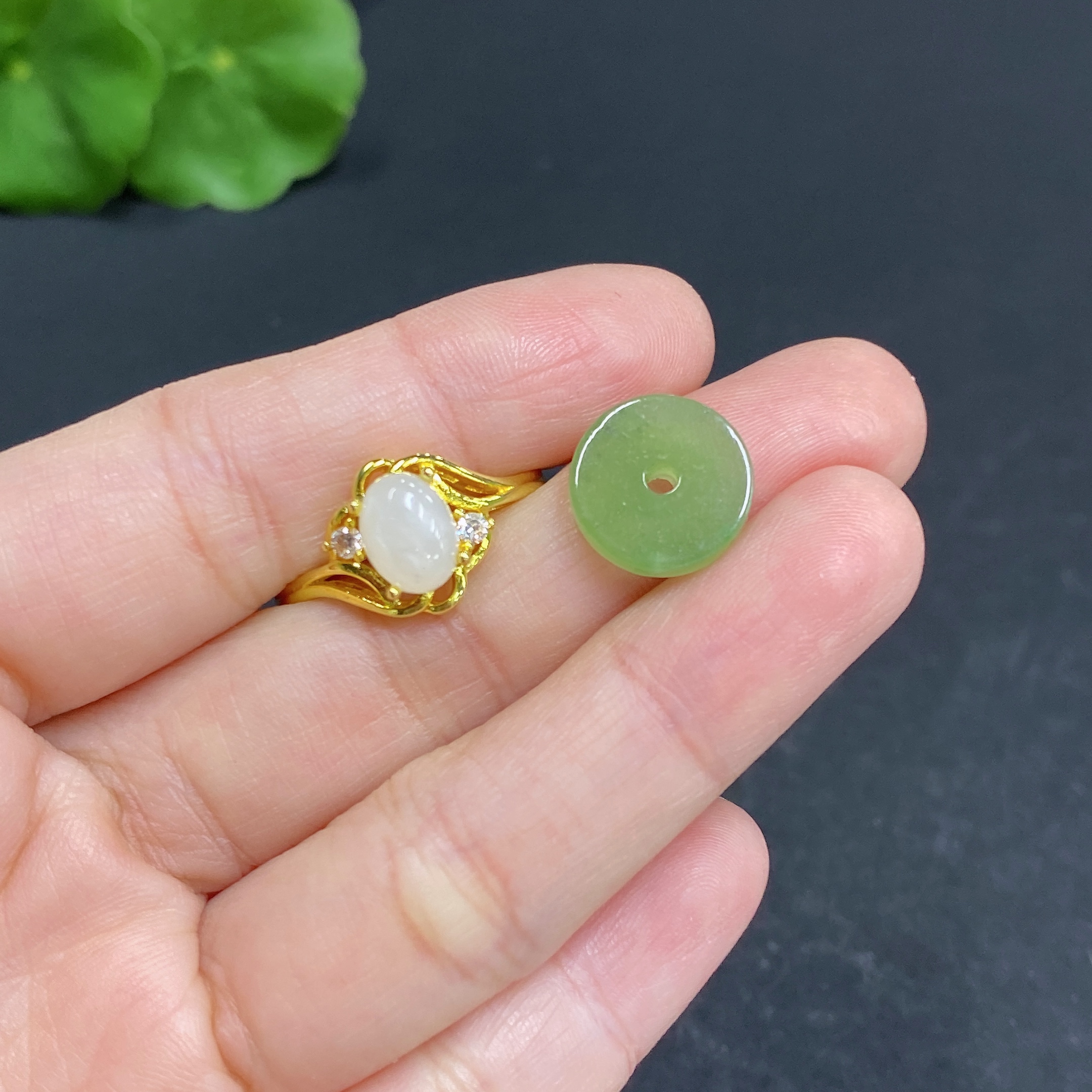 H33903899 African Emerald (Dulong Jade) Inlaid Pendant