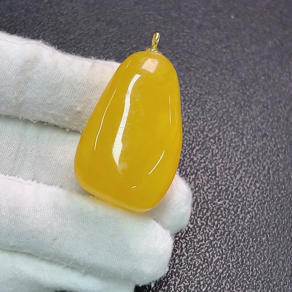 C34990311 Amber Beeswax Pendant Non-Gold Total Weight Approx. 10.65g