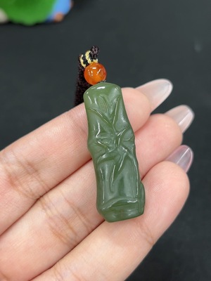H46586728 和田玉挂件 竹节 货品总重约【含绳】15.4g