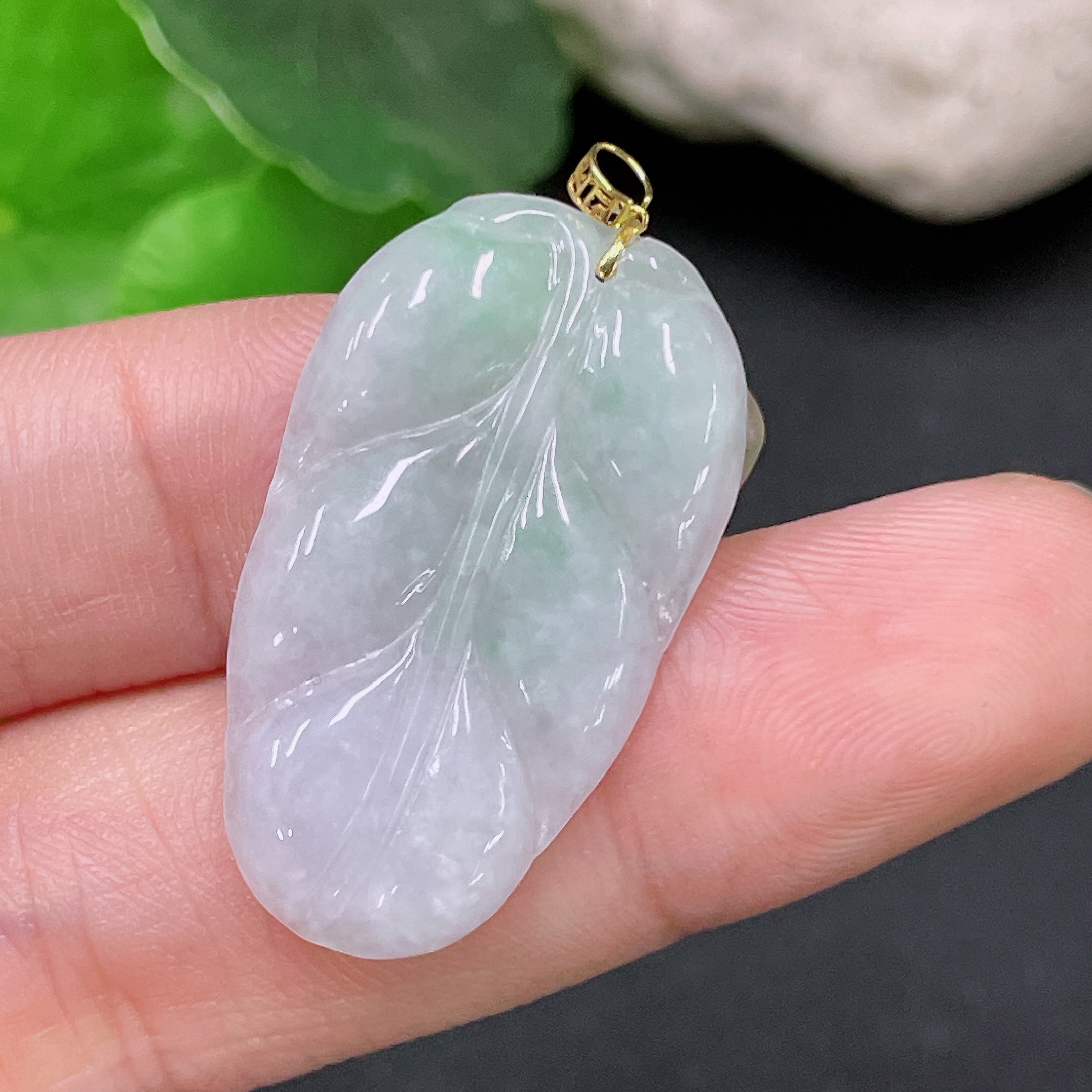 F33893565 Jadeite Leaf Pendant 18K Gold Approx. 3g Total Weight