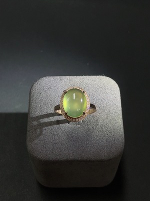 C20255893 Prehnite Inlaid Ring 18K Gold Size 17 Total Weight Approx. 3.79g